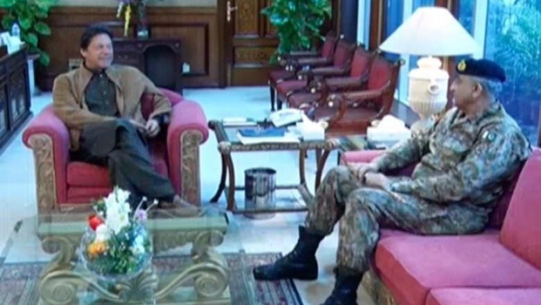 وزیراعظم عمران خان سے آرمی چیف جنرل قمر جاوید باجوہ کی ملاقات