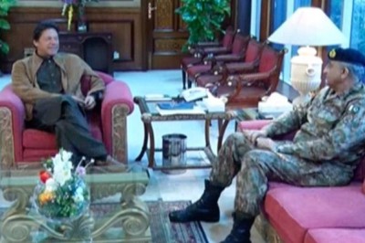 وزیراعظم عمران خان سے آرمی چیف جنرل قمر جاوید باجوہ کی ملاقات
