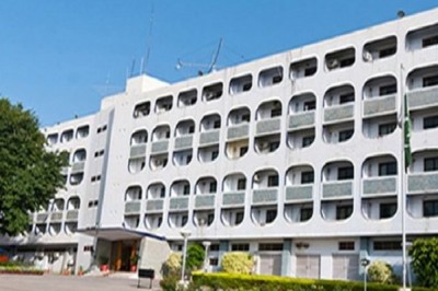 پاکستان کی پلوامہ حملے کی تحقیقات سے متعلق غیرملکی سفارتکاروں کو بریفنگ