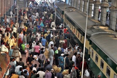 ٹرینوں کا شیڈول معمول پر نہ آسکا،مسافر پھر پریشان
