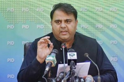 فضل الرحمان میاں صاحب کو سیاسی آکسیجن دے رہے ہیں