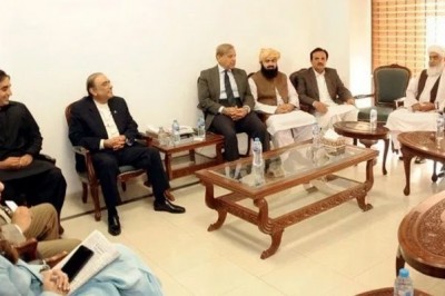 اپوزیشن جماعتیں سیاسی حکمت عملی کیلئے آج افطار ڈنر پر اکٹھی ہوں گی