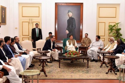 پی ٹی آئی سندھ میں ایک اور صوبہ بنانے کیخلاف ہے، وزیراعظم عمران خان