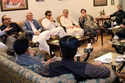 بجٹ اور ممکنہ وکلا تحریک پر غور کیلئے بنی گالہ میں الگ الگ اجلاس طلب