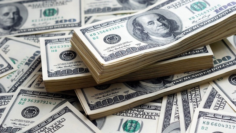انٹربینک میں ڈالر 162 اور اوپن مارکیٹ میں 161 روپے سے تجاوز کرگیا