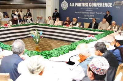 اے پی سی میں مولانا فضل الرحمان کی اجتماعی استعفے دینے کی تجویز