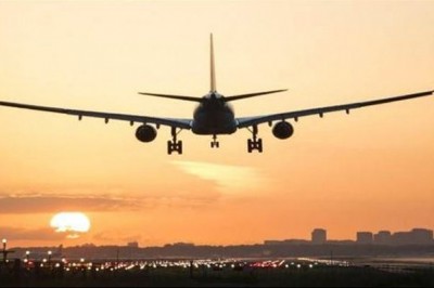 پاکستان نے 4 ماہ بعد تمام پروازوں کے لیے  فضائی حدود کھول دی