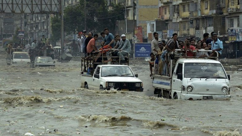 کراچی میں بارش کے دوران کرنٹ و دیگر واقعات میں  20افراد ہلاک