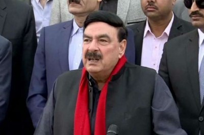 لندن میں شیخ رشید پر حملہ