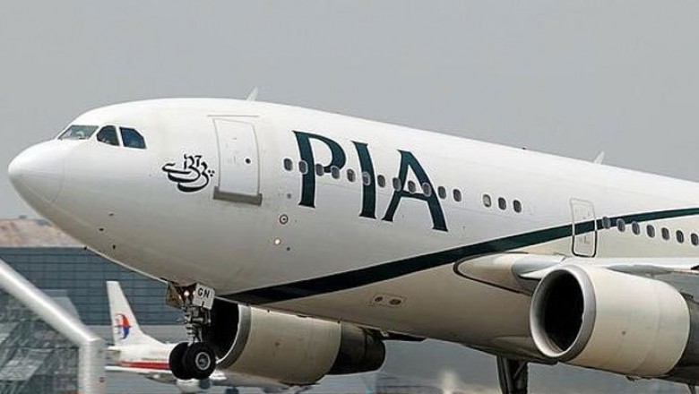لندن سے آنے والی پی آئی اے کی پرواز سے پرندہ ٹکرا گیا