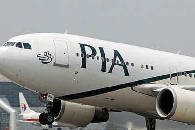 لندن سے آنے والی پی آئی اے کی پرواز سے پرندہ ٹکرا گیا