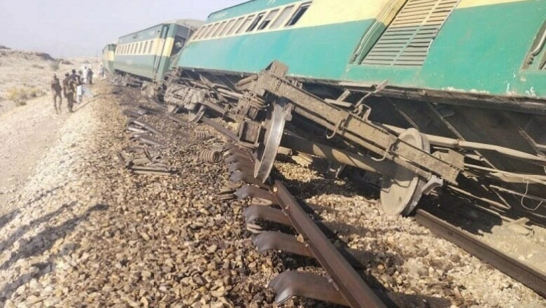 Hazara Express Bogies Derailed Close to Nawab Shah, 20 People Died and Nearly 100 Were Injured